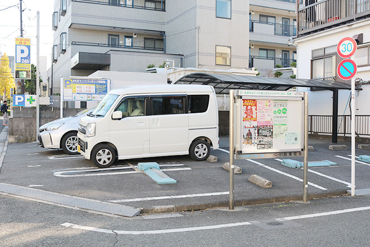 第二駐車場　6台